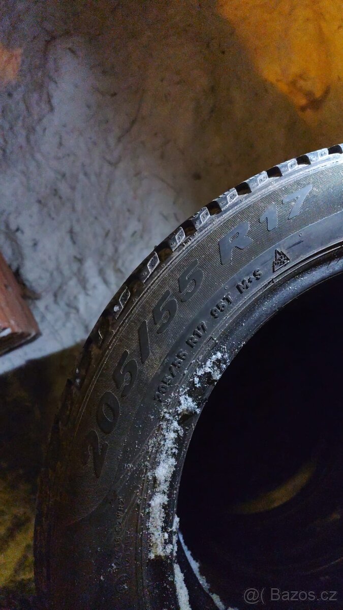 Prodám zimní pneu Pirelli 205/55 R17 - 2