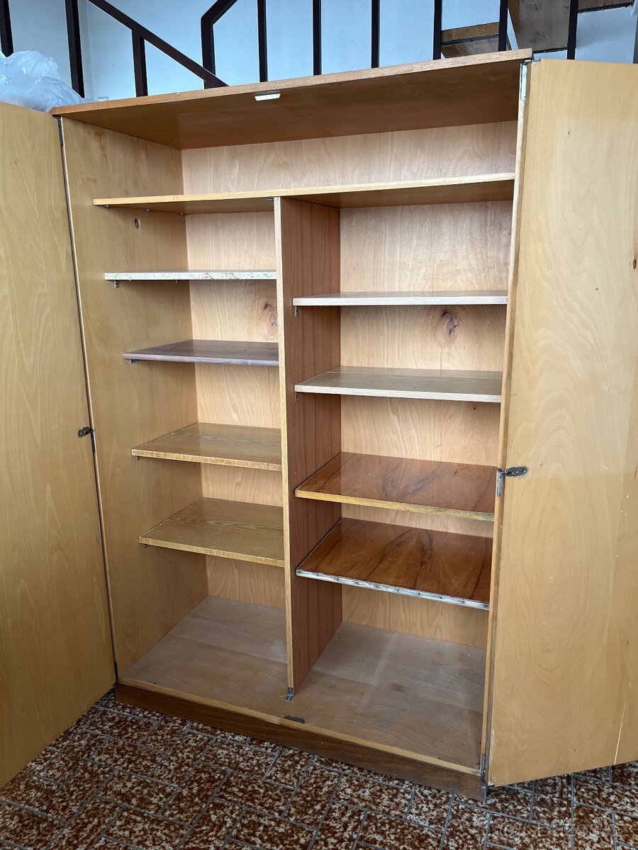 skříně a další nábytek a vybavení - 2