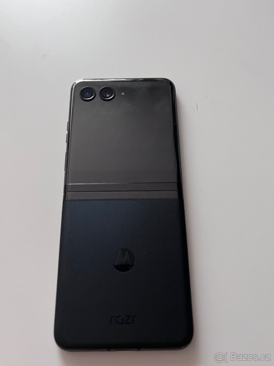 Motorola Razr 40 Ultra / 256GB - 2