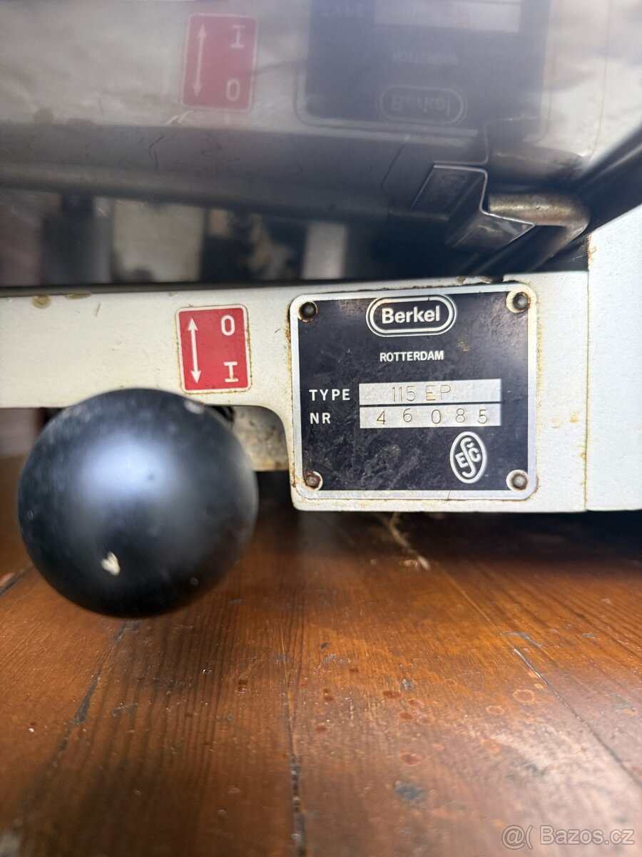 PRODÁM Nářezový stroj BERKEL 115 EP - 2
