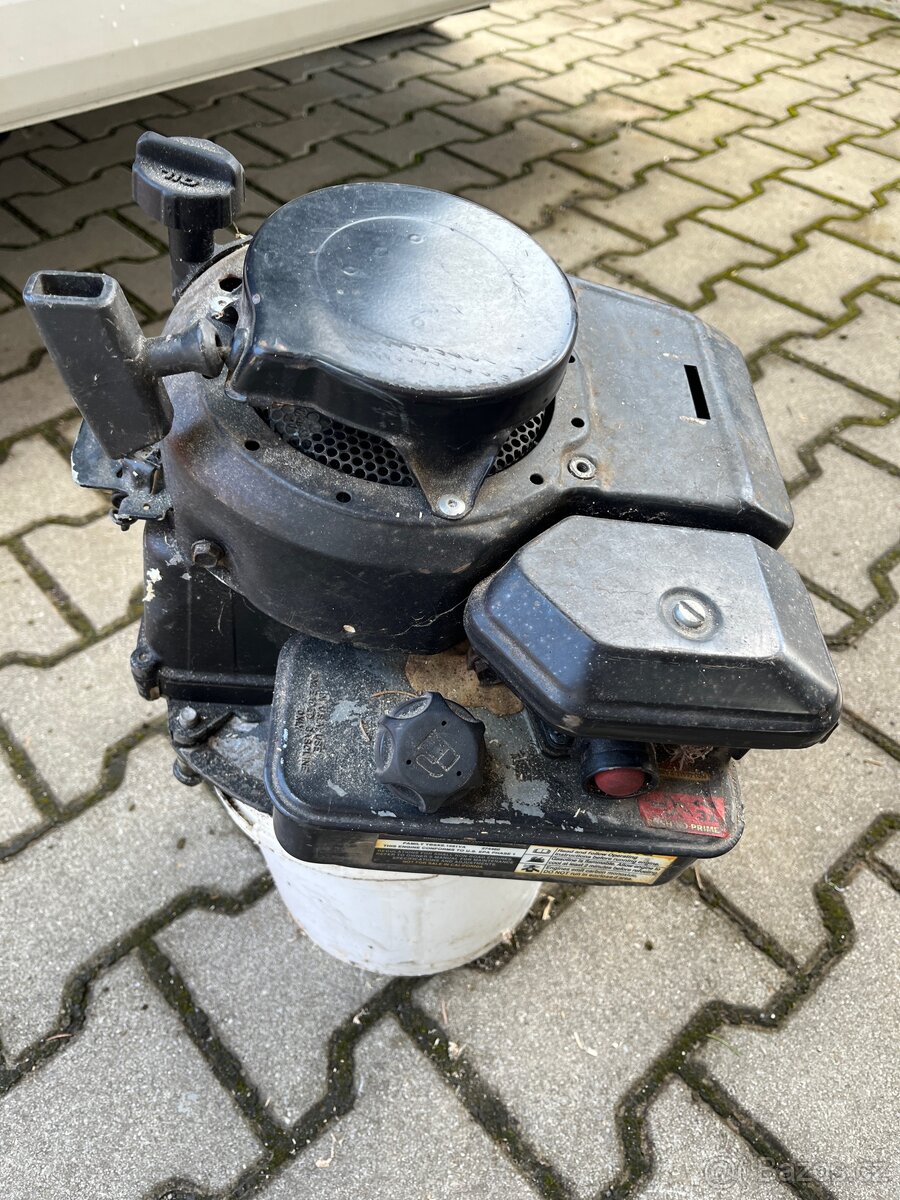 Motor ze sekačky - 2