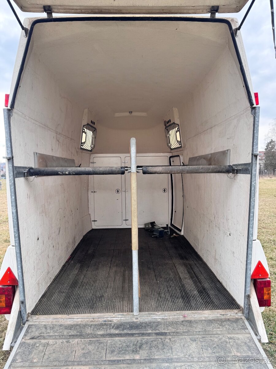 Prodám přepravník na 2 koně Mustang - 2