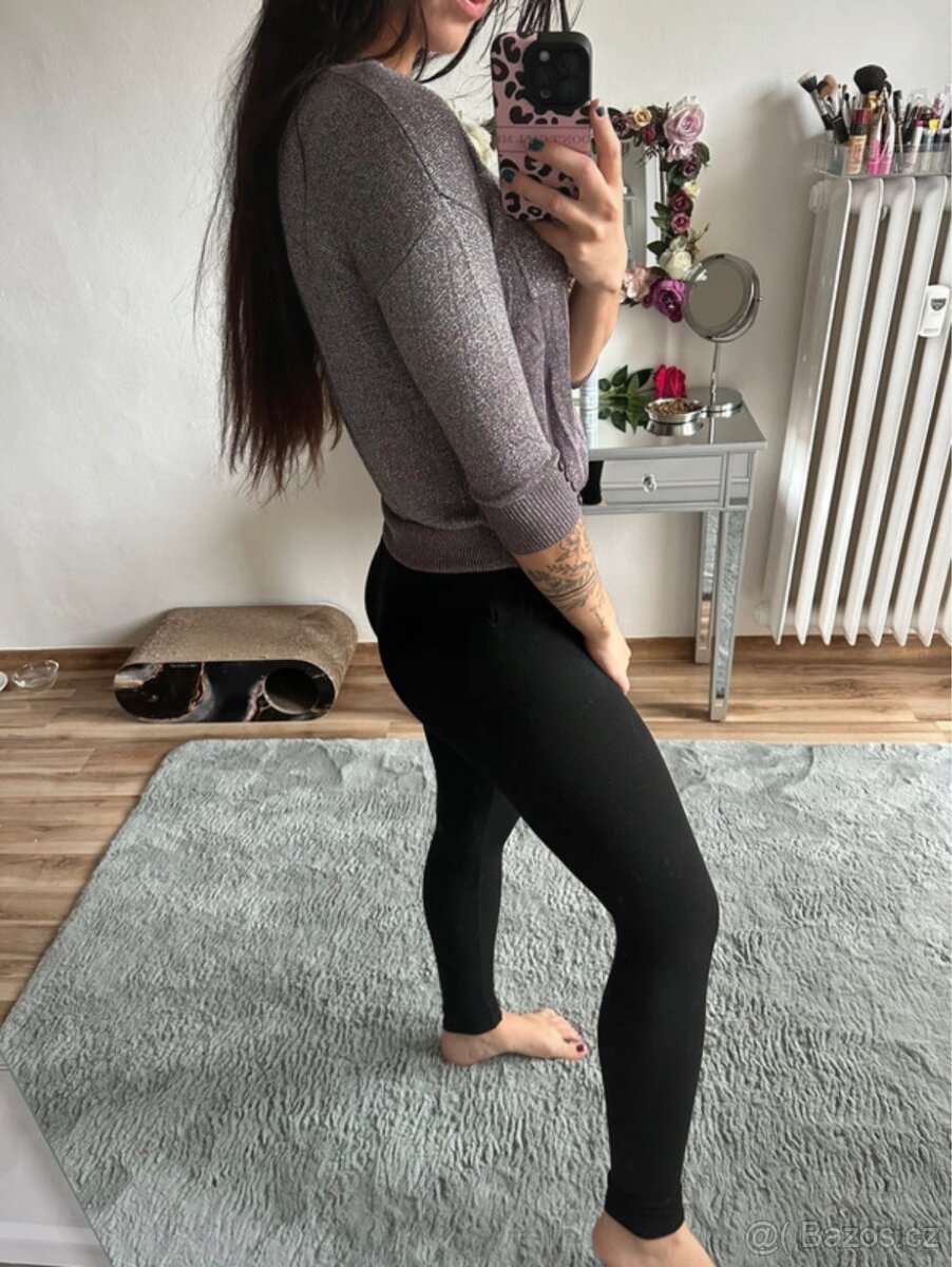 Stříbrno šedý svetr - 2