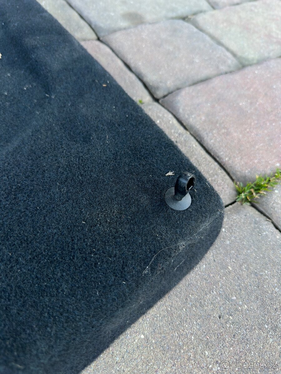 Plato kufru VW Golf 4 - 2