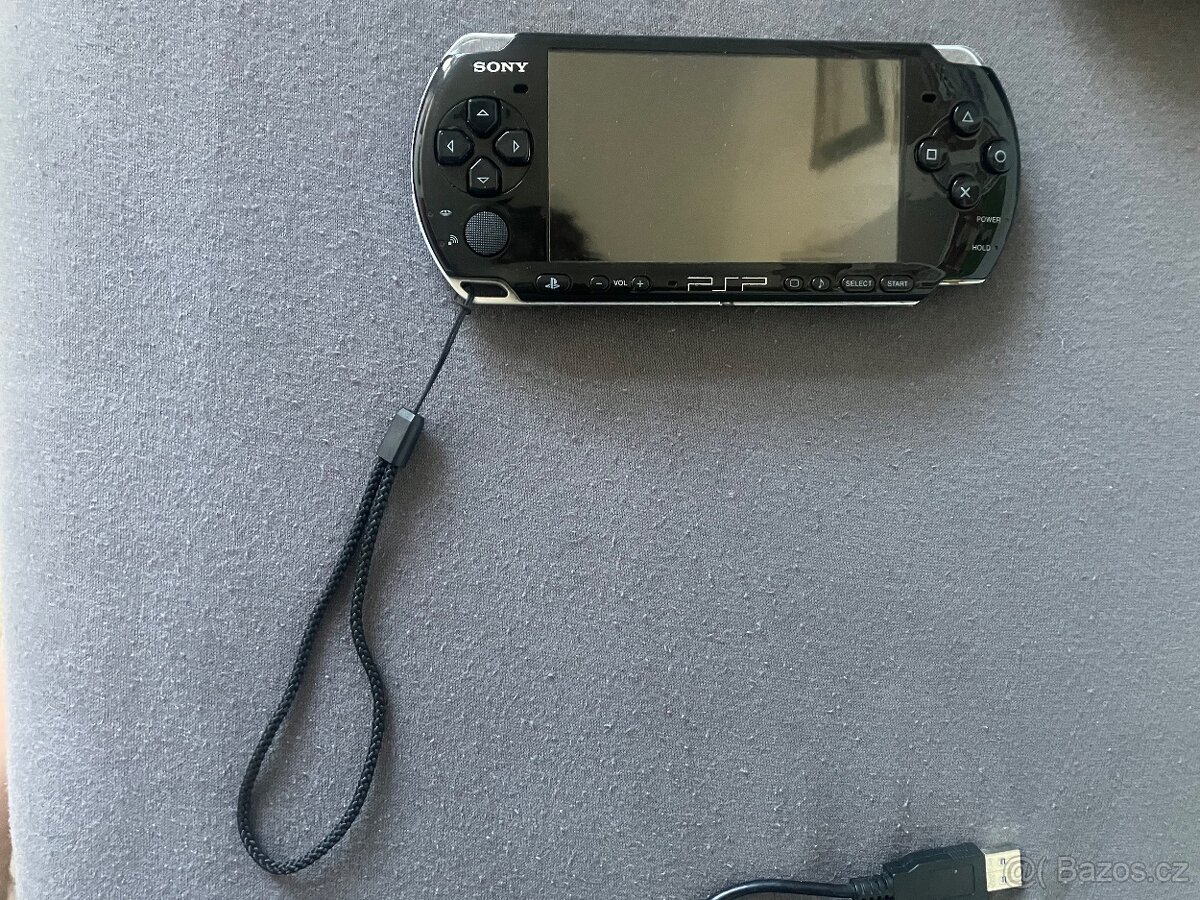 PSP 3000 s příslušenstvím - 2