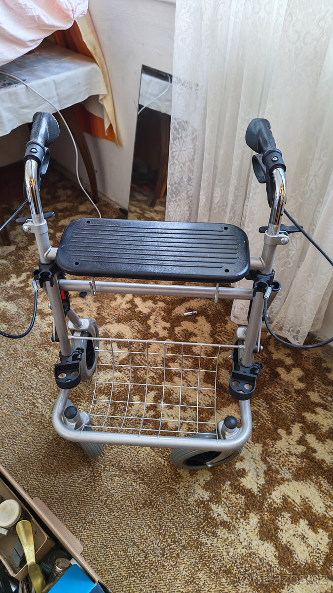 čtyřkolové skládací chodítko - 2