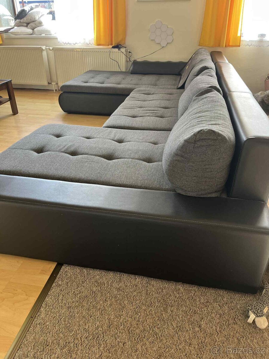 Velká rozkládací sedačka v pěkném stavu - 2