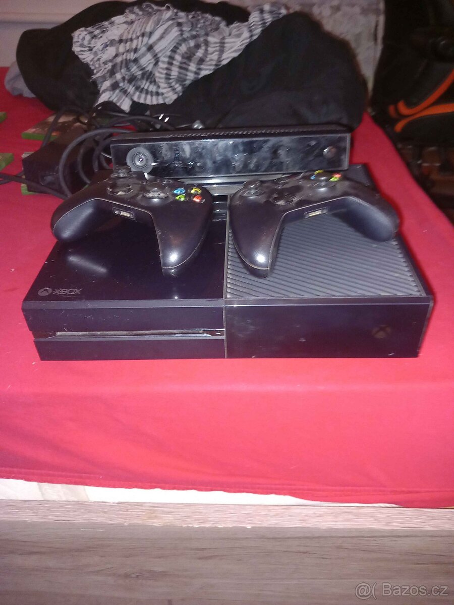 Prodám Xbox One bundle konzole + 2 ovladače + 10 her + Kinec - 2