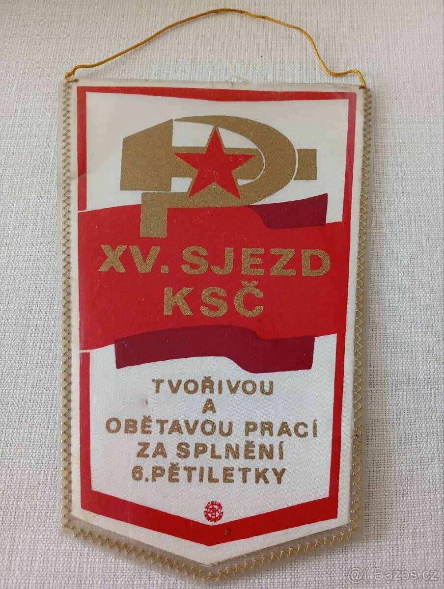 Prodám vlaječky mám asi tak 1000 ks i 50 let staré - 2