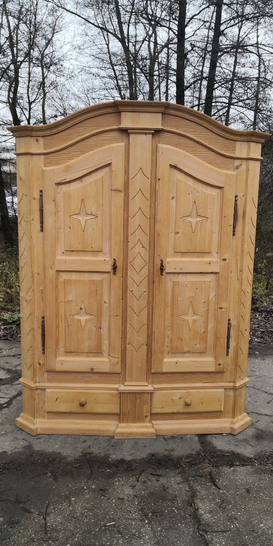 Celomasivní policová skříň - 2