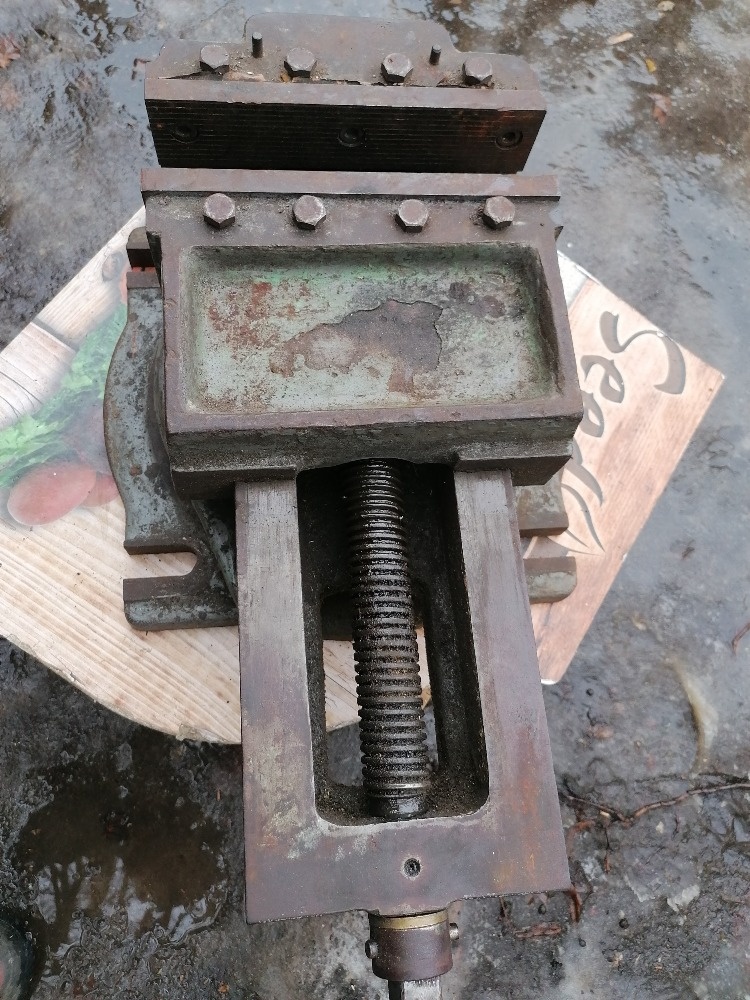 Prodám velký strojní svěrák - 2