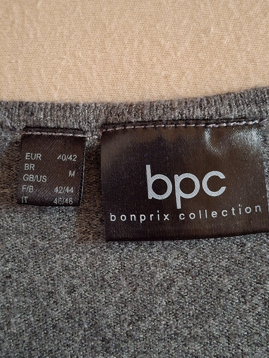 Slabší úpletové šaty s výšivkou - 2