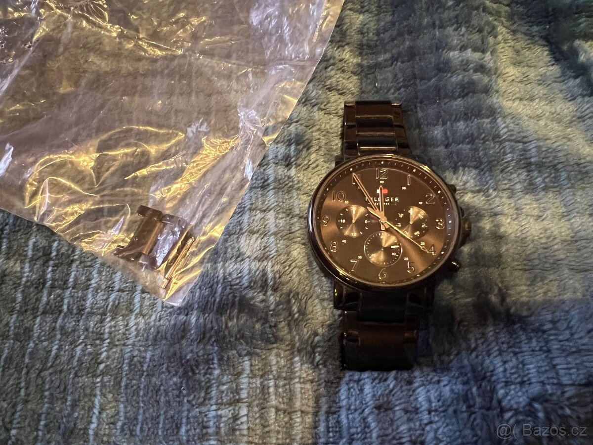 Černé hodinky Tommy Hilfiger - 2