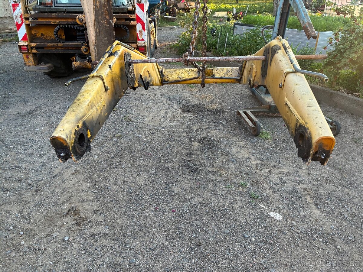 Rameno nakladače JCB - 2