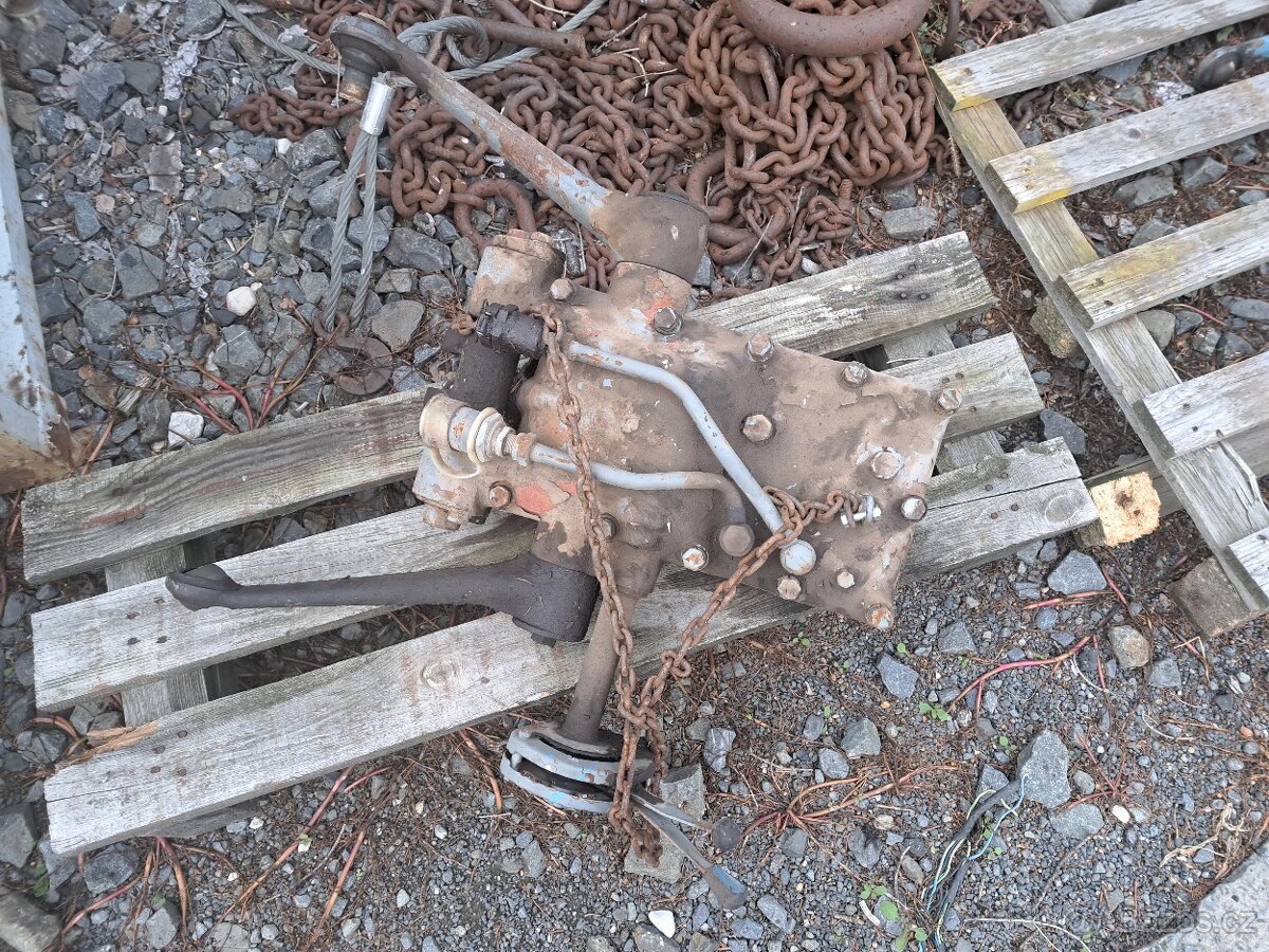 Víko hydrauliky zetor uřI - 2