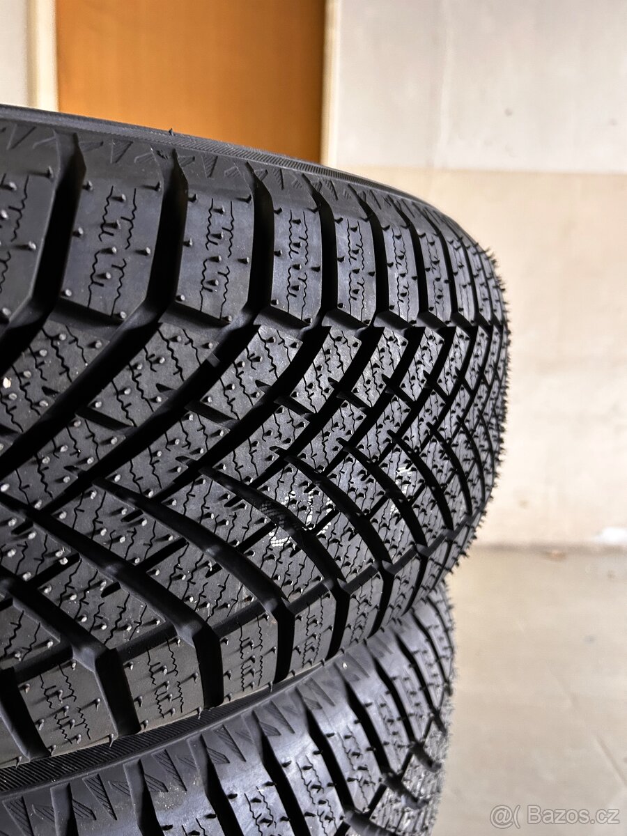 Zimní pneu 235/60 R19 103V - nejeté - 2