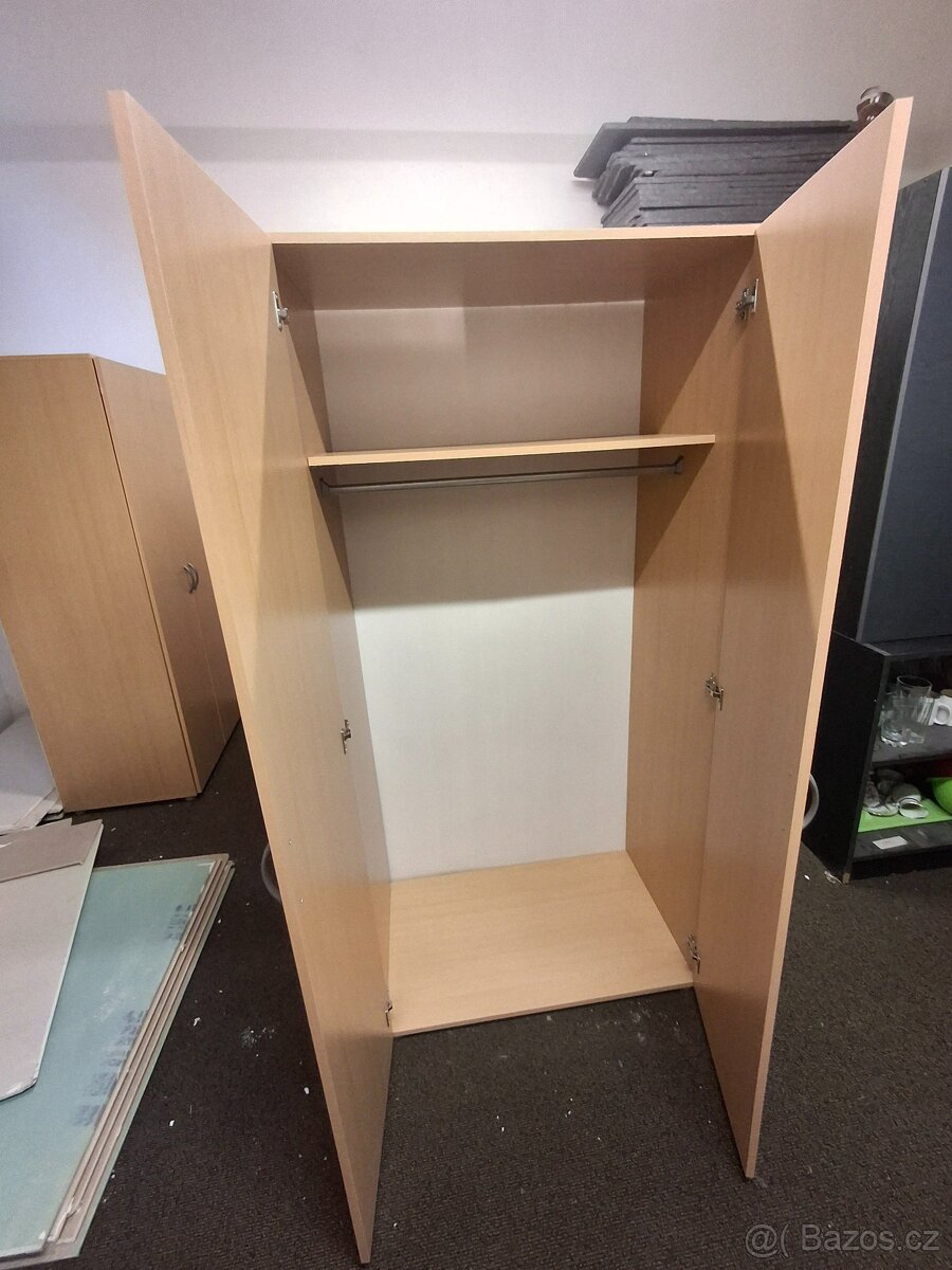 PRODÁM 2 SKŘÍNĚ A 2 SKŘÍŇKY - 2