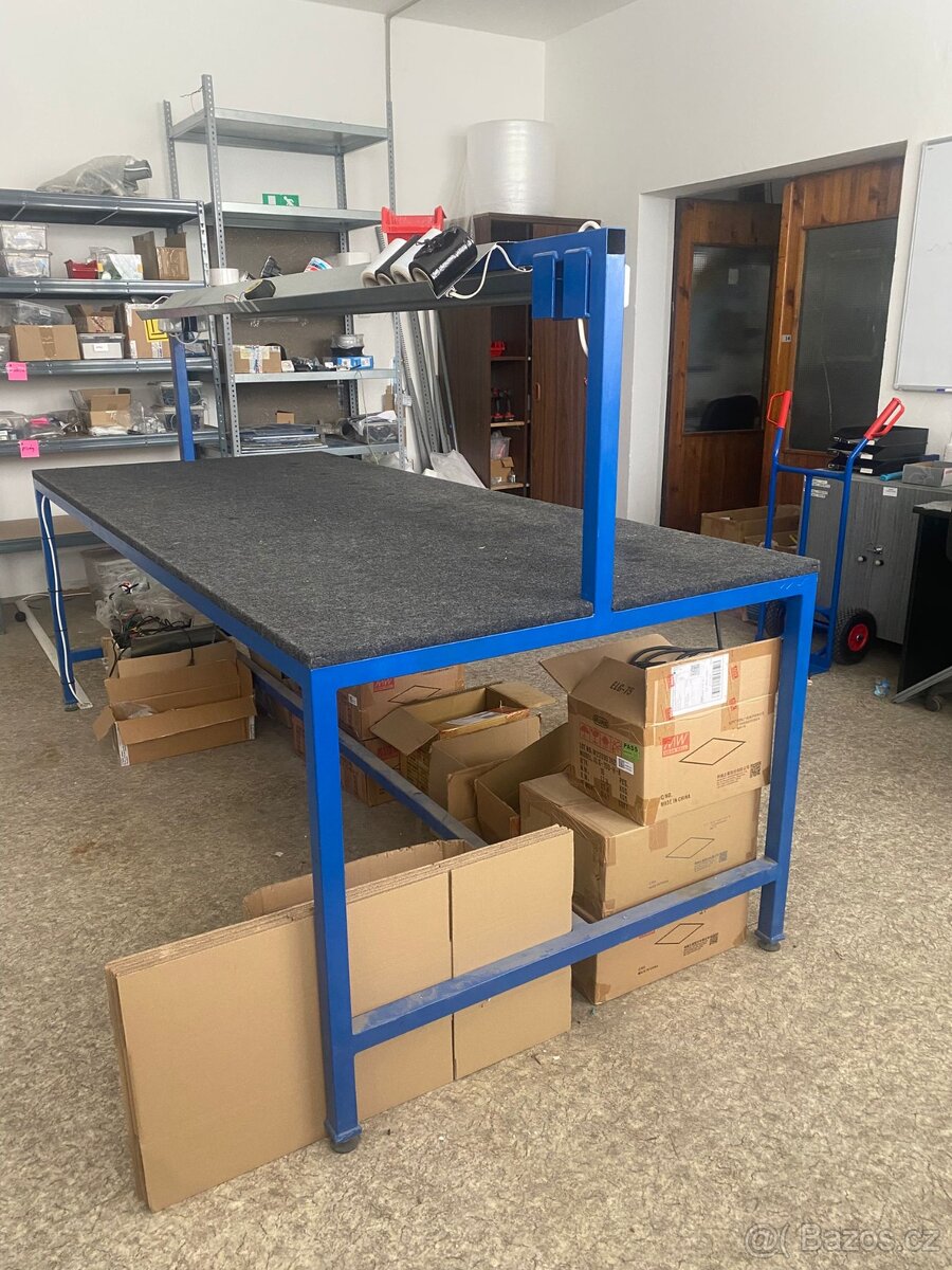 PRACOVNÍ STŮL s LED osvětlením - OSOBNÍ ODBĚR nebo dle domlu - 2