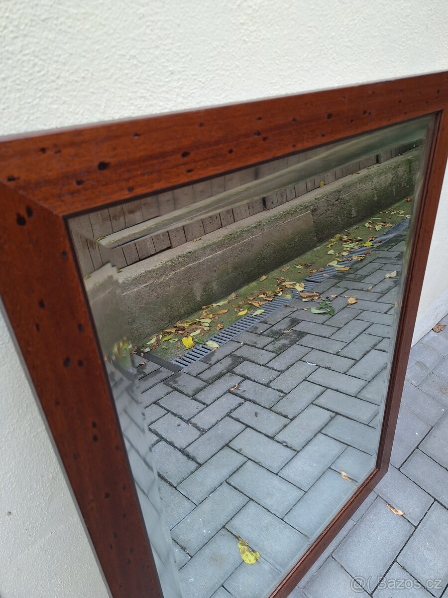 Zrcadlo v dřevěném rámu 70x90cm - 2