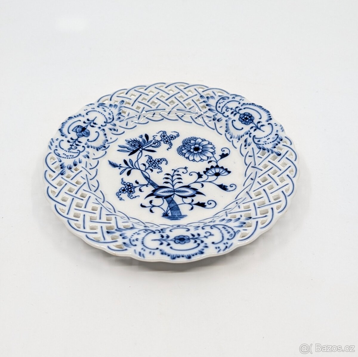 Cibulákový talíř s dírkami - 2