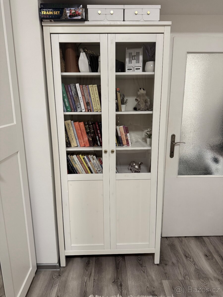 Vitrína / knihovna ikea Hemnes - 2