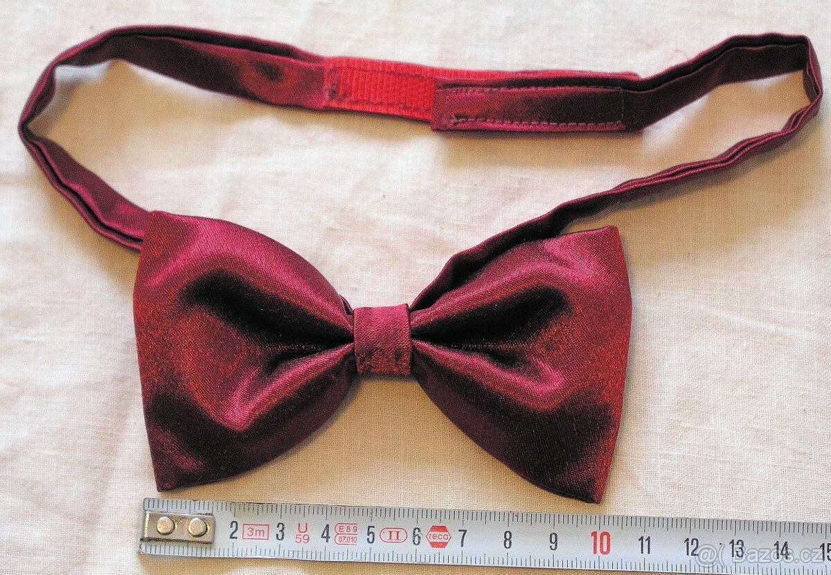 2 x motýlek,4 x lambáda,1 x podprsenka kus 50,- Kč - 2