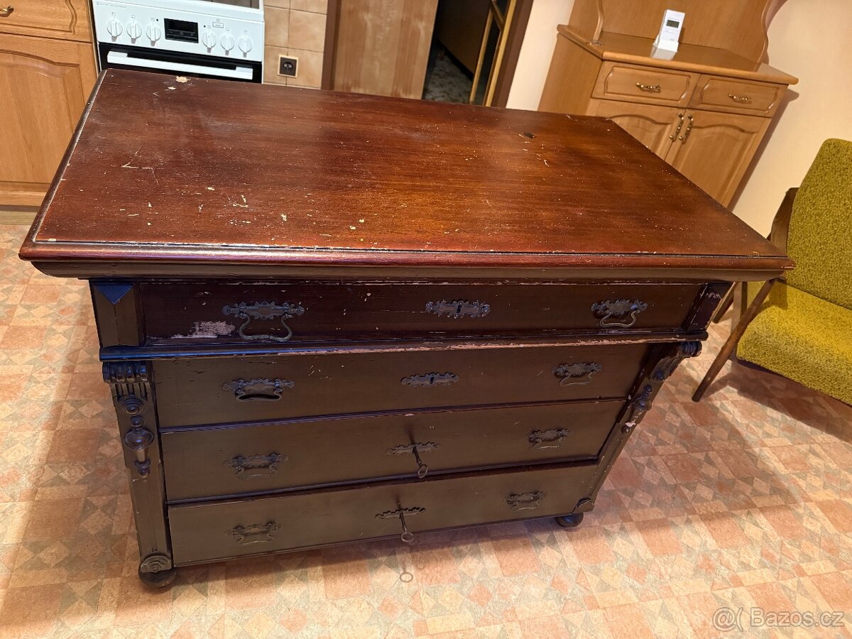 Starožitná komoda - 2