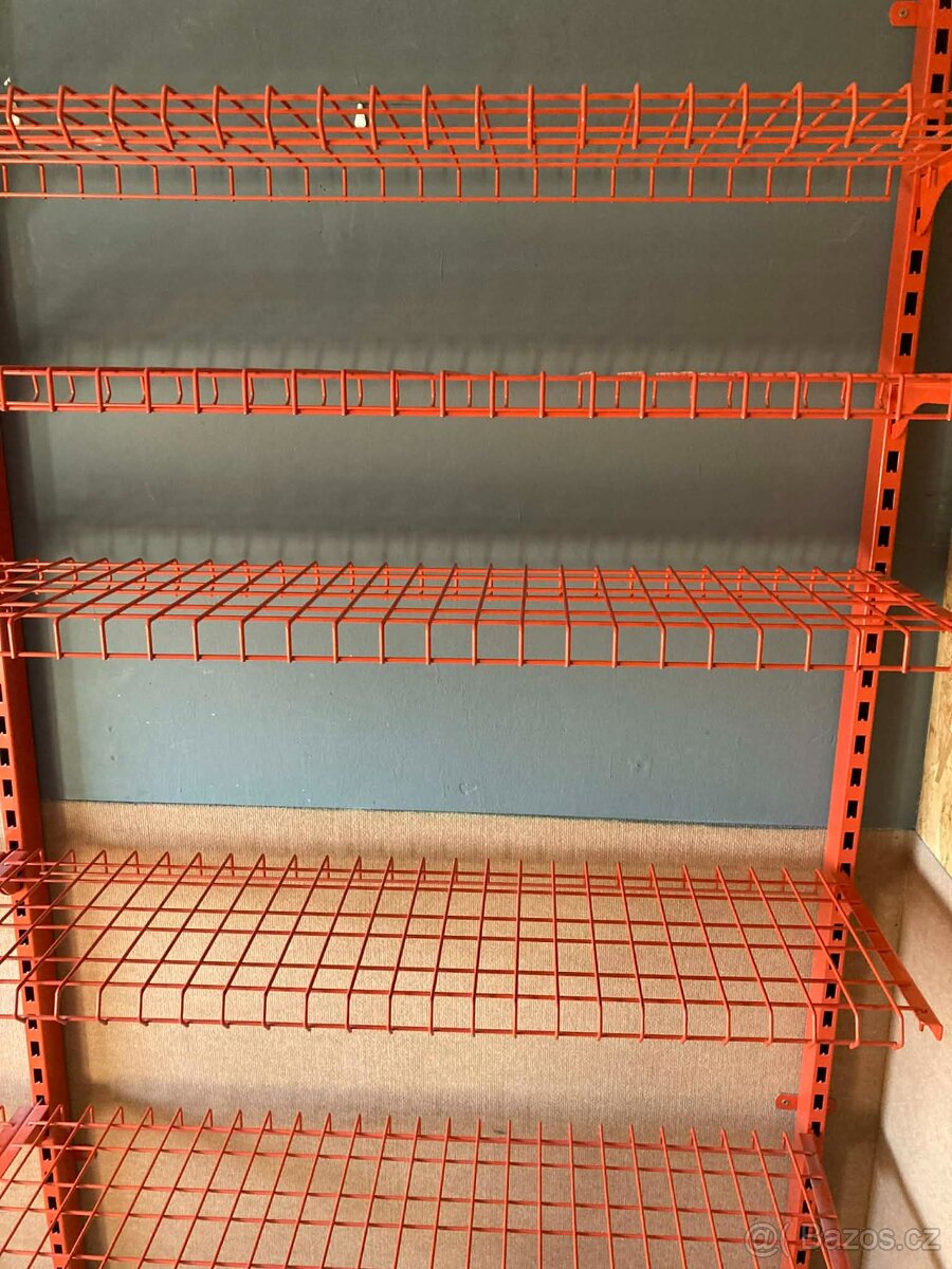 Kovový regál se síťovanými policemi - 2