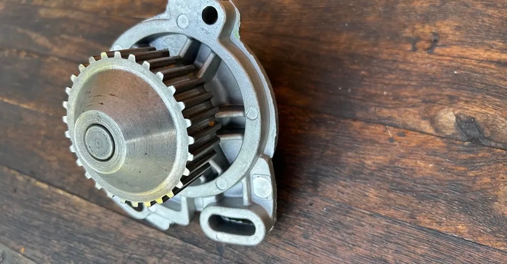 Audi 2.3 20V (7A) - Vodní pumpa NOVÁ - 2