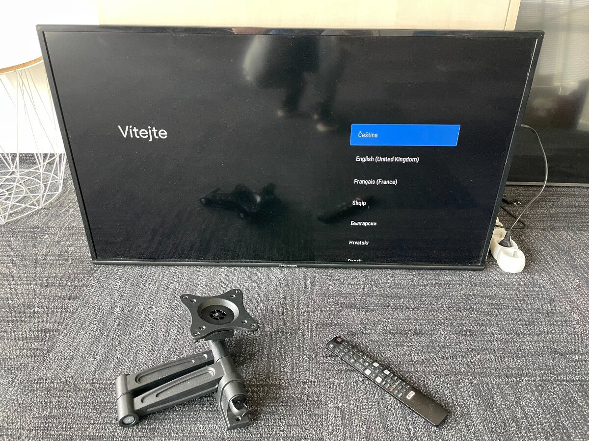 Smart TV Thomson + Držák na stěnu - 2