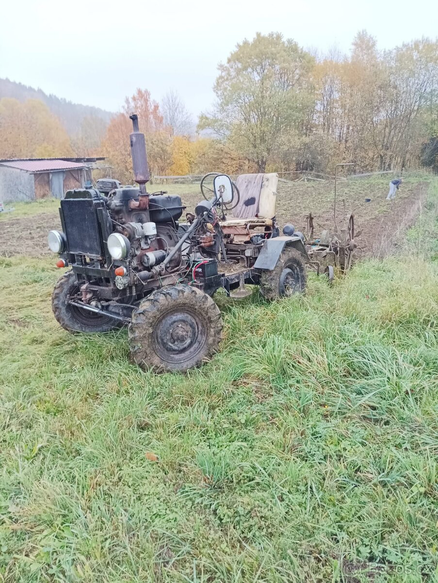 Malotraktor Ursus + ARO podvozek - 2