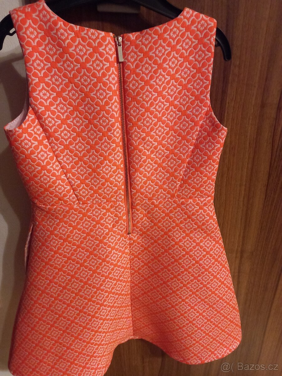 Značkové šaticky LINDEX vel. 4-6let - 2