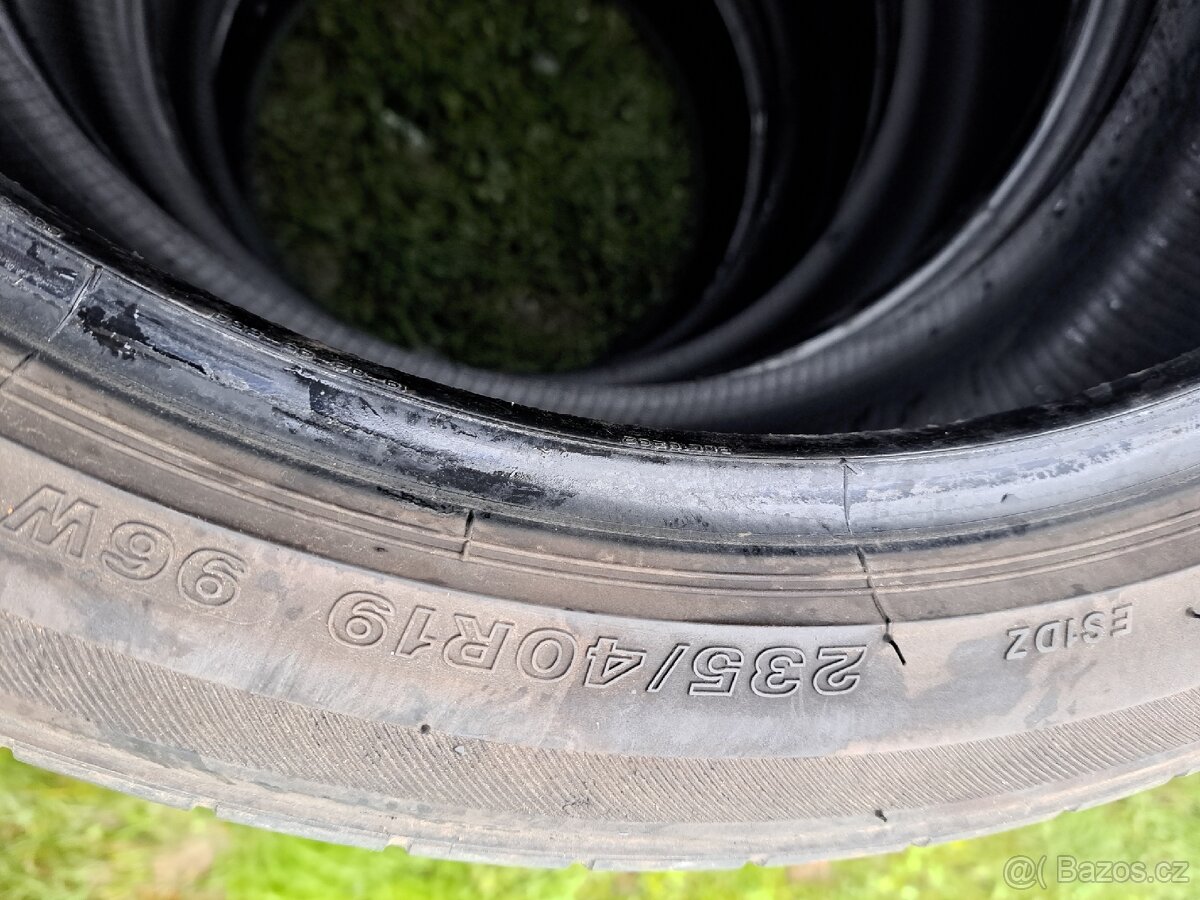 letní pneu.Bridgestone 235/40 R 19 - 2