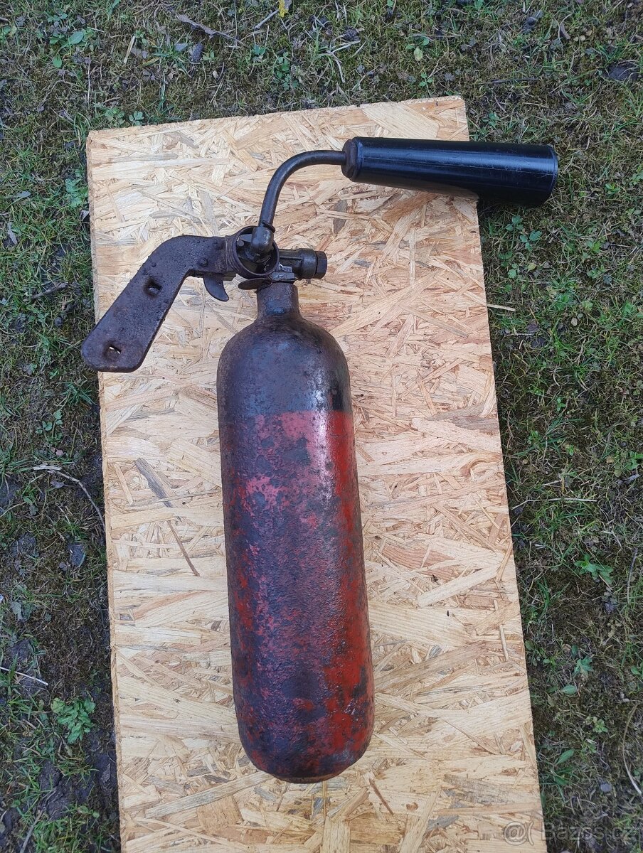 Starý hasící přístroj - 2