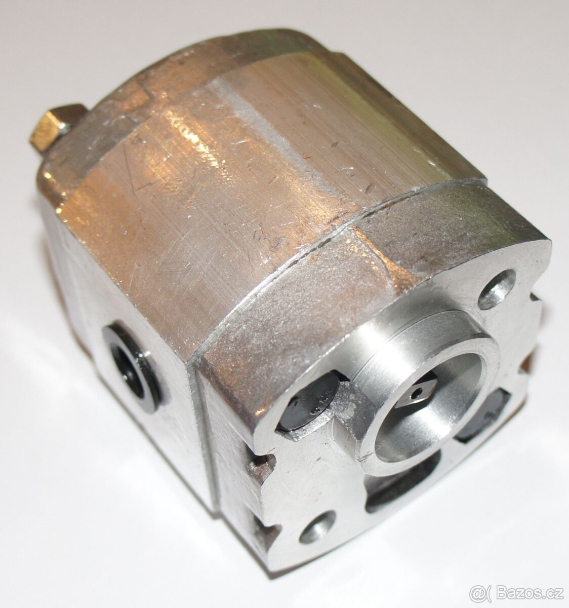 Štípač dříví 6 až 8 tun – hydraulické čerpadlo – NOVÉ - 2