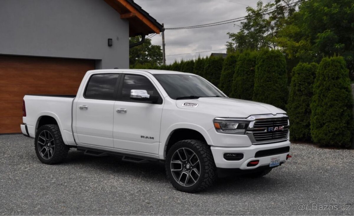 Dodge RAM 1500 LARAMIE 5.7 HEMI 2021 VIN: 1C6SRFJT1MN632614