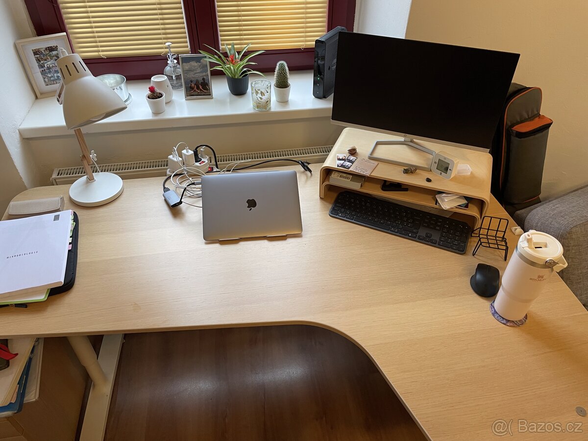 Rohový psací stůl BEKANT - 2