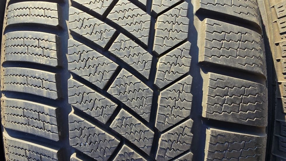 Zimní pneu 225/55/17 Continental - 2