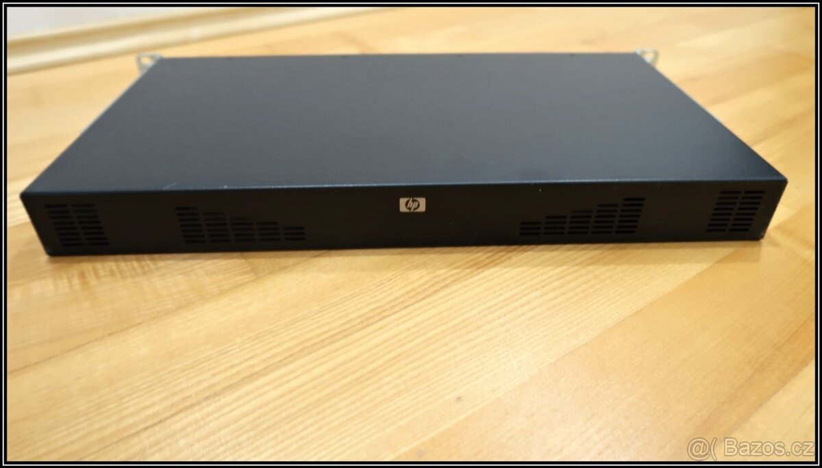 HP KVM switch 16 portů AF618A rackmount - 2