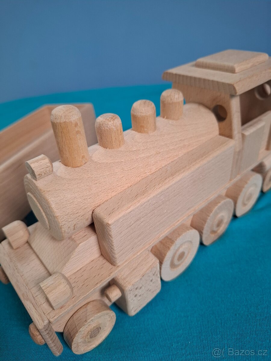 Dřevěný vláček s vlečkou - 2