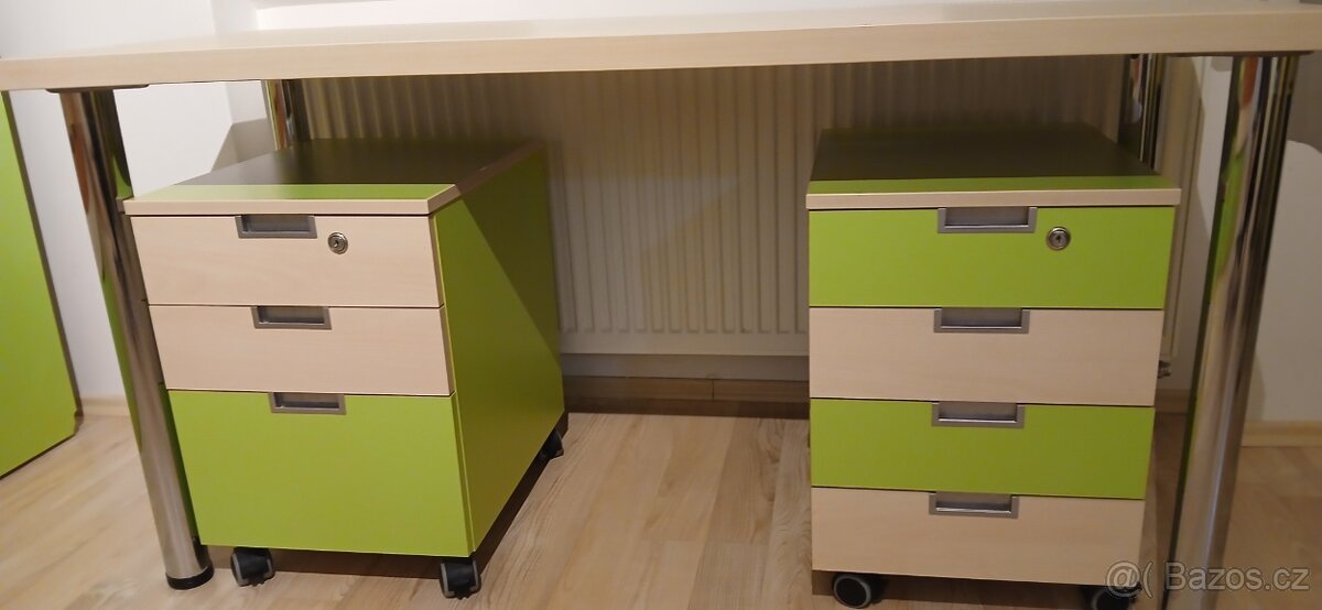 Psaci stul s kontejnery - 2