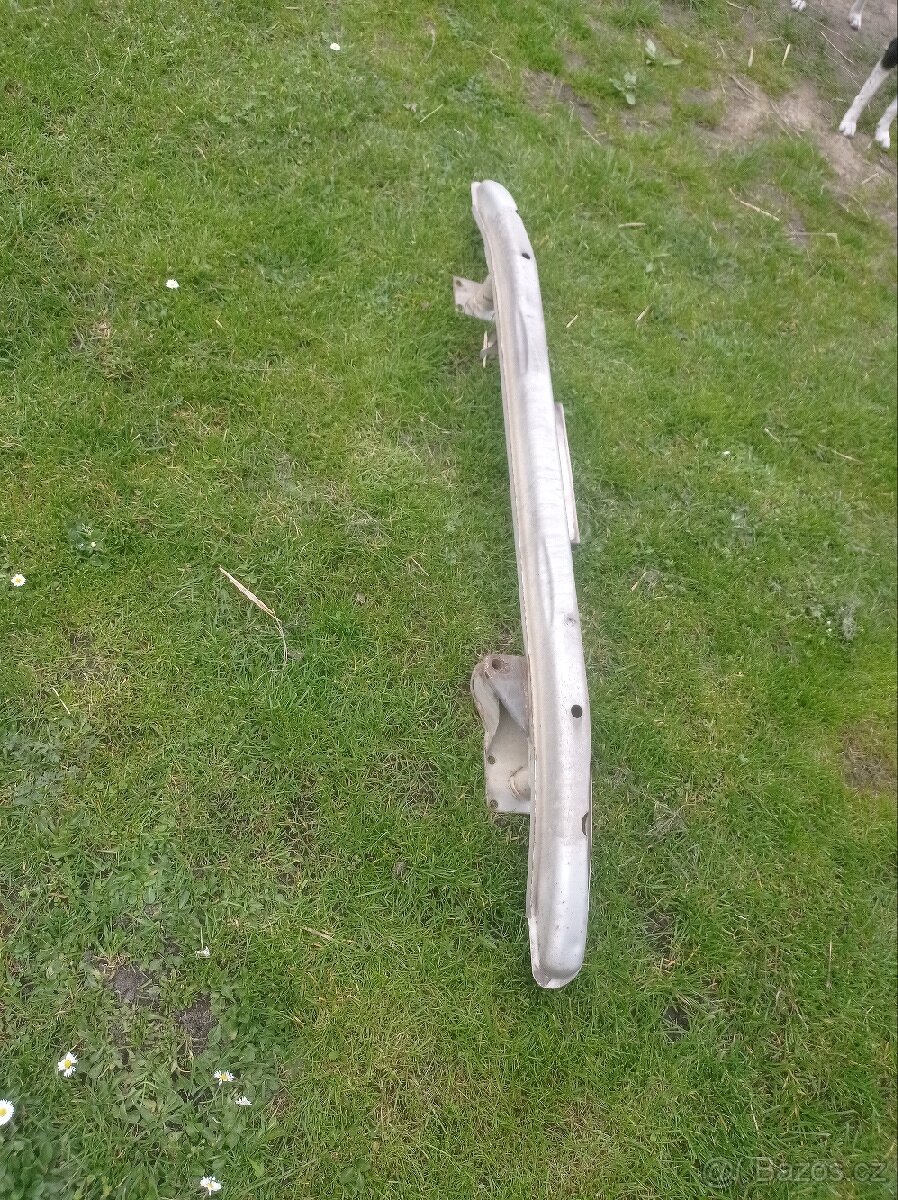 Felicia - výztuha předního nárazníku - 2