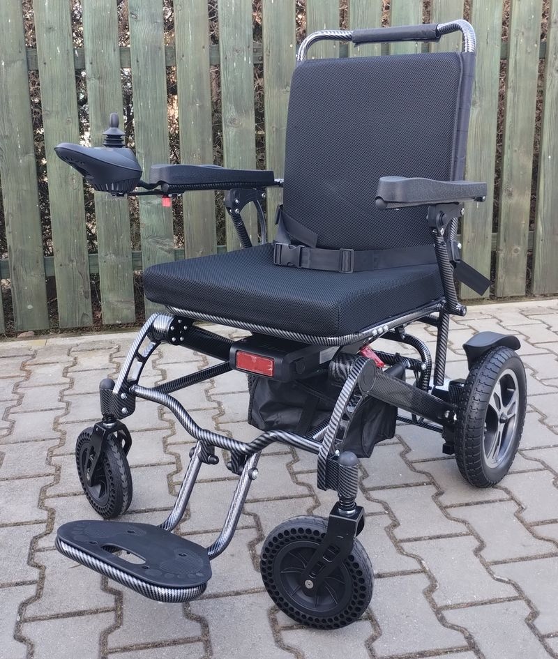Skládací elektrický invalidní vozík. - 2