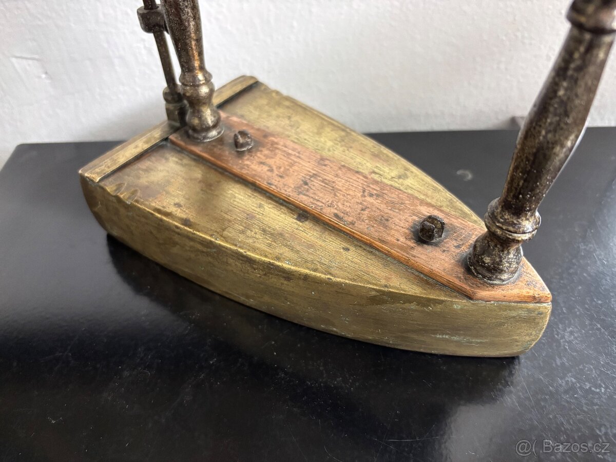 Mosazná žehlička Biedermeier - 2