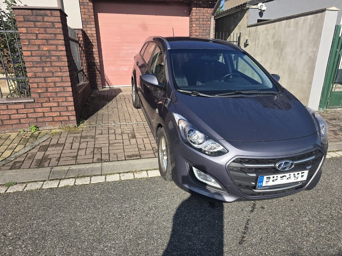 HYUNDAI i30 rok 2016, motor 1,6 DIESEL - 2