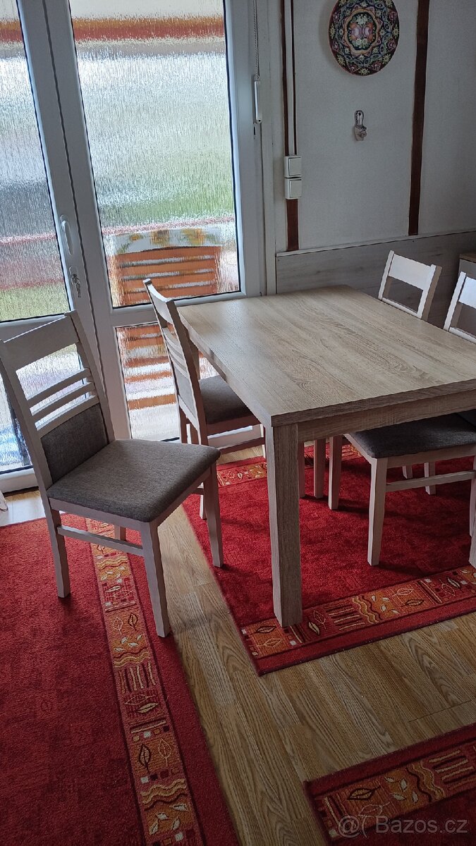 Jídelní stůl+4 židle - 2