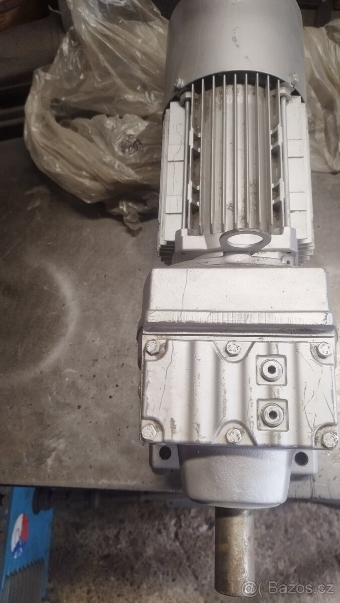Elektromotor s převodovkou+brzda - 2