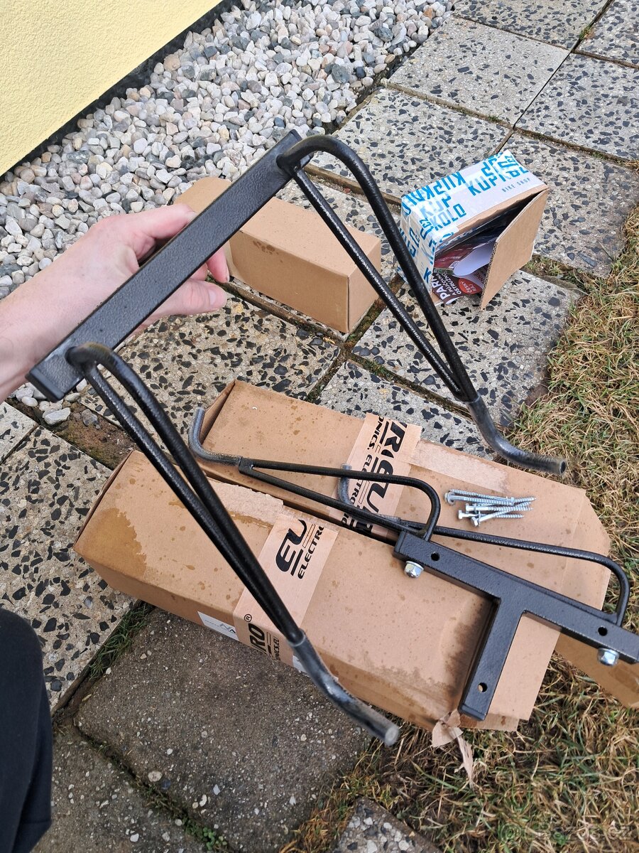 2x drzak kola na zed - 2