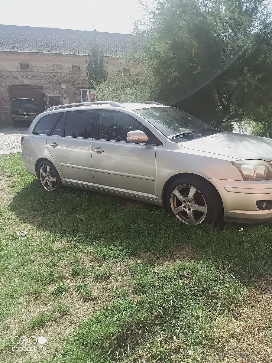 Prodám Toyotu Avensis kombi - 2