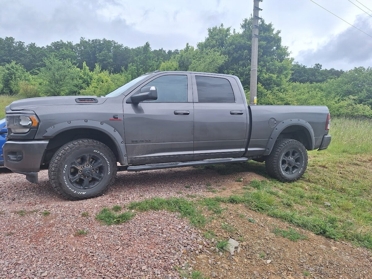 DODGE RAM 2500 CUMMINS diesel